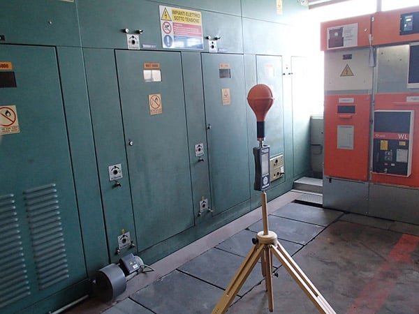 tecnici-per-monitoraggio-di-campi-elettromagnetici